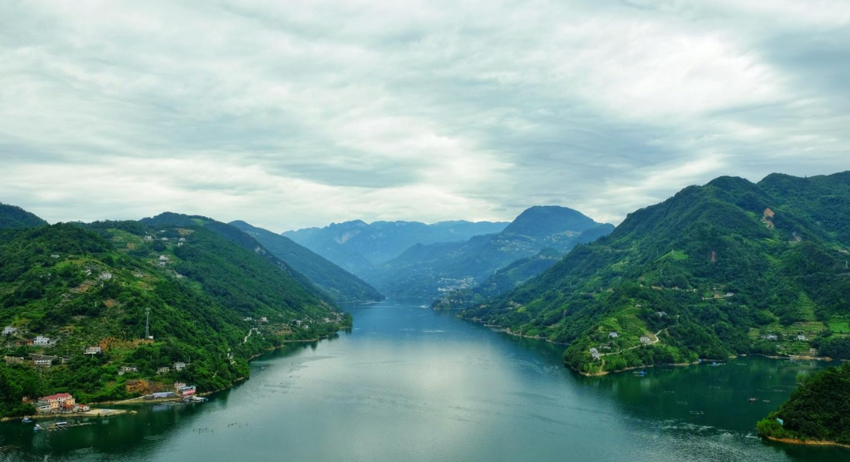 荆楚大地，湖北——历史文化的瑰宝与现代发展的交汇点